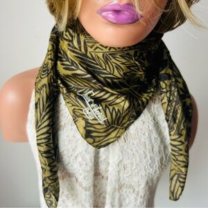 Black and Gold Patterned Scarf 80/78 cm